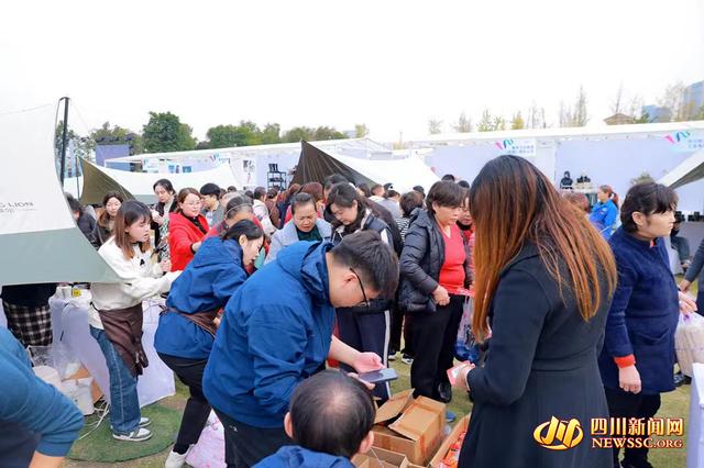 首届四川户外纺织服装时尚生活节引爆冬日 3天吸引50余万人次打卡消费！  第2张