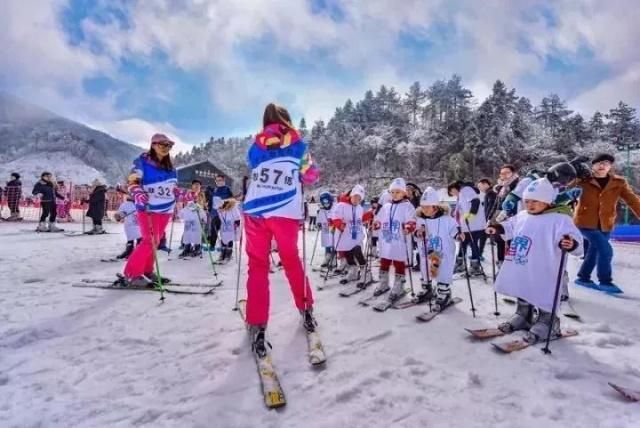 你不必去瑞士、北海道、长白山或向雪。浙江也有滑雪的好地方。  第4张