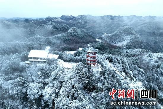 享受雪，玩雪和滑雪。广元曾家山邀你“冰雪之约”。  第2张