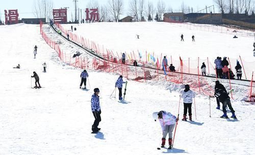 西宁:冬天的滑雪场好热闹。  第8张