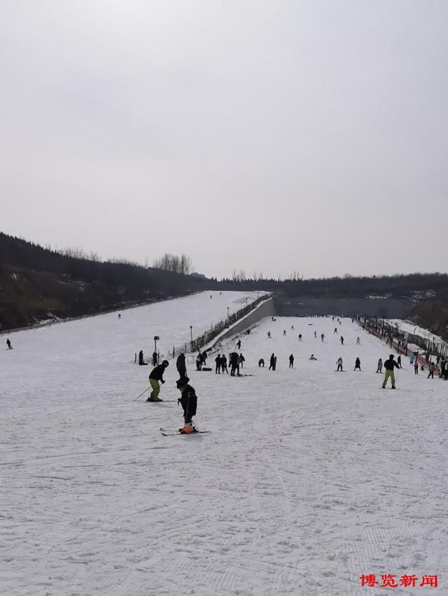 春节去滑雪场玩很安全，注意“距离”