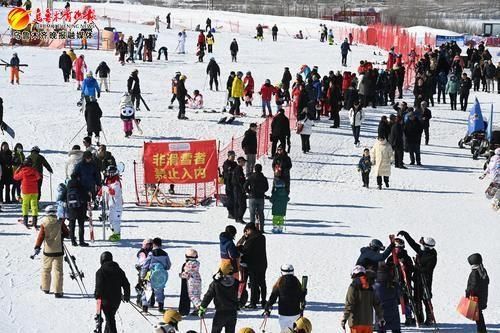 锦绣中华年|滑雪新的一年，乌鲁木齐各大滑雪场客流持续攀升  第1张