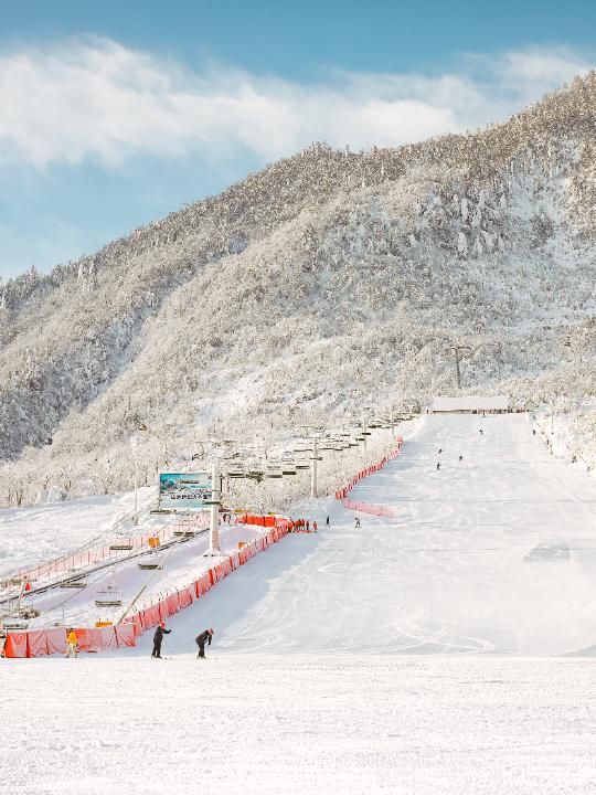 去哪里滑雪？翻翻这本《四川冬季滑雪指南》你就知道了！