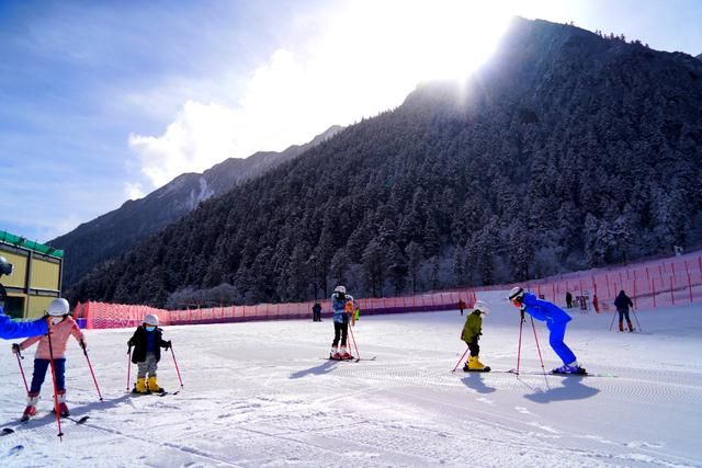 去哪里滑雪？翻翻这本《四川冬季滑雪指南》你就知道了！  第19张