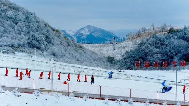 去哪里滑雪？翻翻这本《四川冬季滑雪指南》你就知道了！  第27张