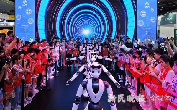 回望2023 |新民晚报年终图集①:“AI”生活  第2张