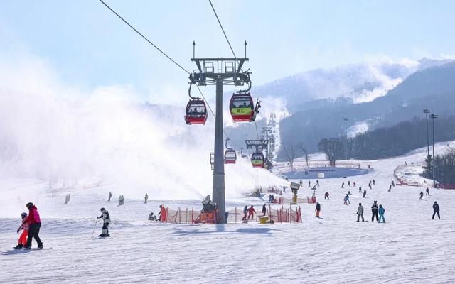 雪季远未结束！吉林各大滑雪场还在沸腾着滚烫的雪道。  第2张